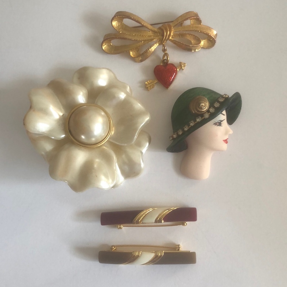 Set of 5 Vintage brooches